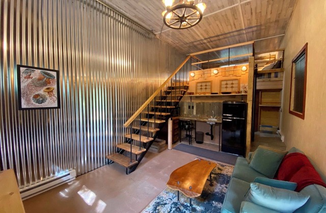 Loft in Paradise 5 miles from Nisqually entrance Mt Rainier