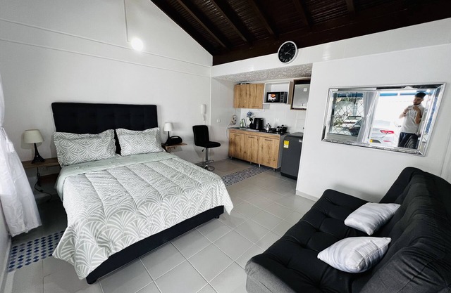 Loft moderno, nuevo completo para trabajar y descansar.