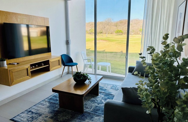 Departamento Vacacional Estilo Loft Con Vista al Campo de Golf