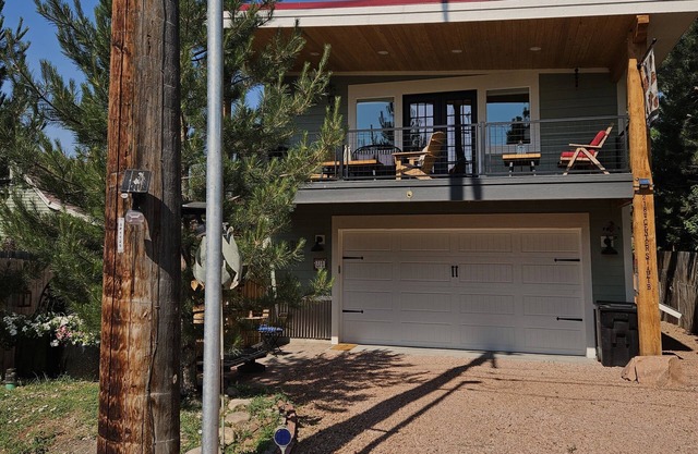 Loft off Center Street with hot tub!