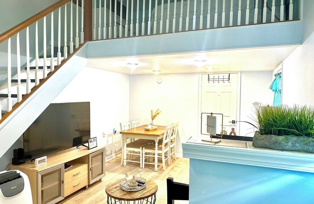 Loft Space Minutes from Beach