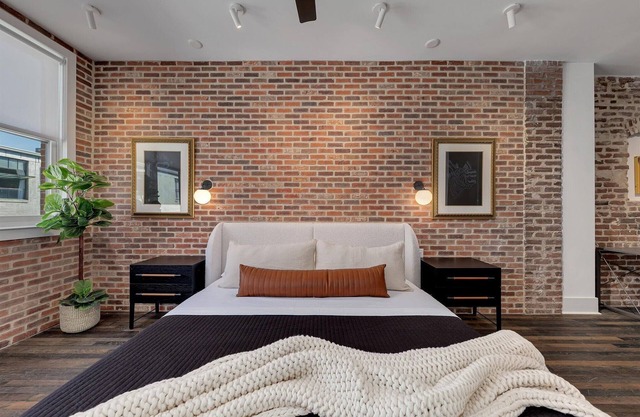 Loft Style Spacious Lux Apt 202, sleeps 6