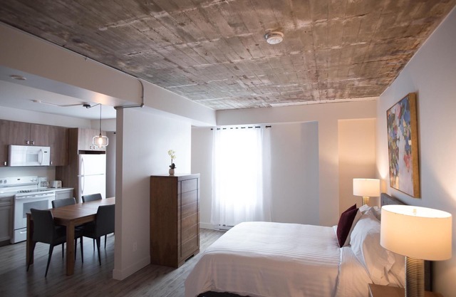 Loft with two beds and a sofa bed on rue Gamble Ouest (Le Central)