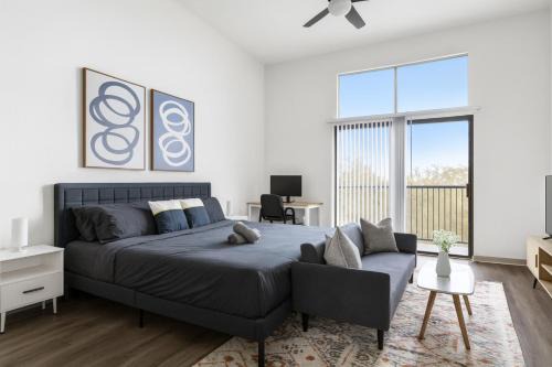 Lofted King Studio Downtown Vibes