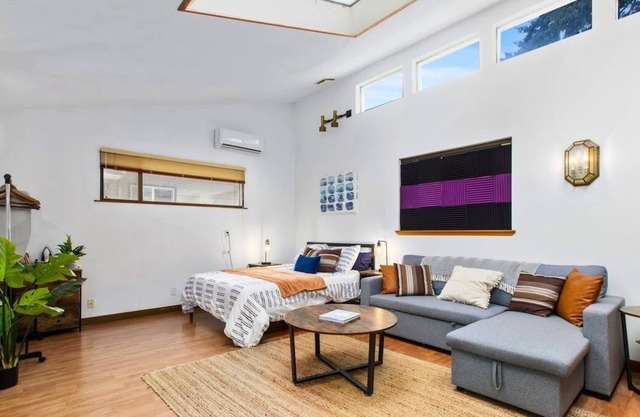 Loftium | Hidden Shoreline Gem Studio Near Richmond Beach!