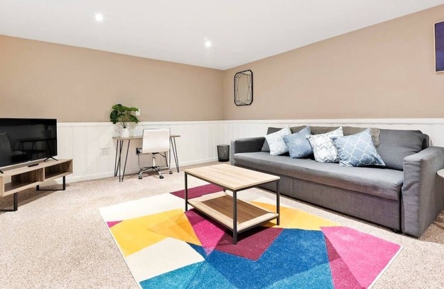 Loftium | Spacious & Gorgeous 3BR Basement Guest Suite!
