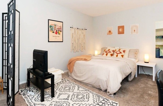 Loftium | Stylish Greenwood Guest Suite ★