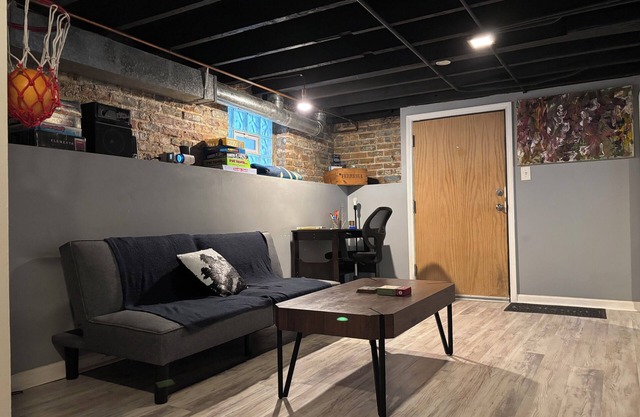 Lofty Garden Retreat in Humboldt Park - Artist-Friendly 2BR with Guest WiFi