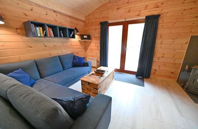 Chalet de madera en un entorno forestal