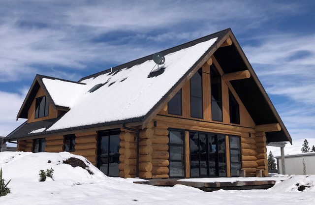 Log cabin - beautiful, relaxing getaway with breathtaking views!