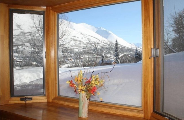 Log Cabin Chalet / Spectacular Mtn Scenery 3BR / 2B $ 225 Summer / $ 185 Winterter