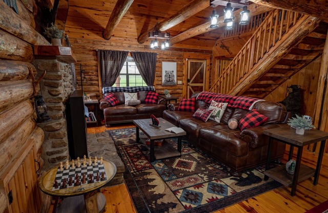 Log Cabin Getaway, Lakes, Rivers, Hiking, Fishing, Wi-Fi & More