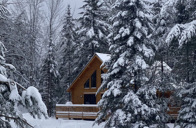 Log Cabin minutes from Bretton Woods!!