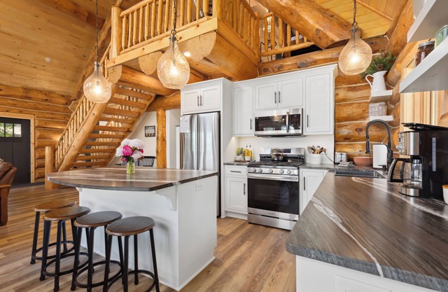 Log Cabin on Crow Wing Lake. Sunset views. Minutes from Brainerd.