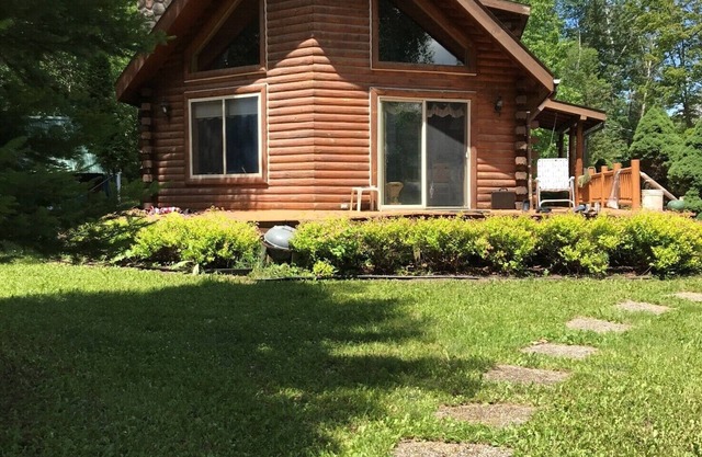 LOG CABIN ON STURGEON RIVER
