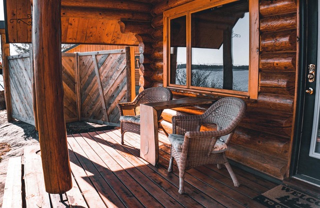 Log Cabin On the Lake B&B