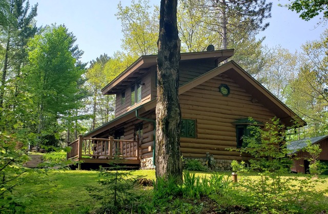 Retiro de cabaña de madera en el área de Summit Lake