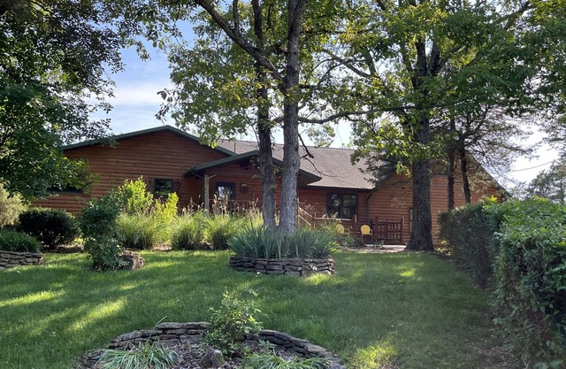 Log Ranch on 240ft bluff overlooking Table Rock Lake