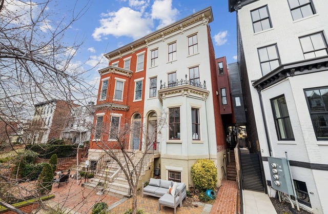 Logan Circle Location! 1BR with laundry/AC/kitchen