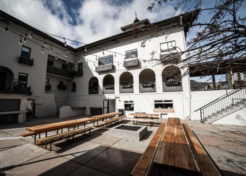 LOGE Leavenworth - Downtown