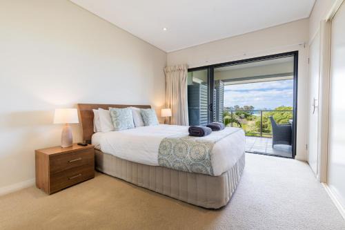 Loka Santi 14 - Gorgeous Beachfront Penthouse with Sea Views & Heated Communal Pool in Sunny Agnes Water