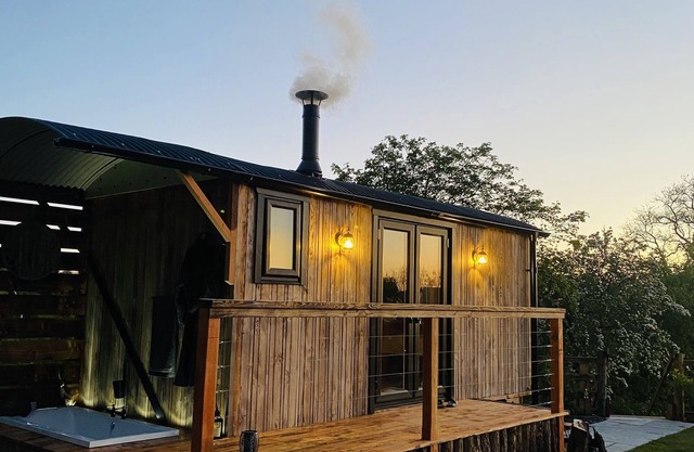 Loki Shepherds hut [ Graig Escapes ]