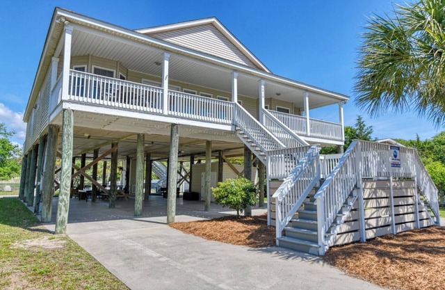 Lollipops Beach House - Four Bedroom, Three Bath, Private Pool in Long Bay