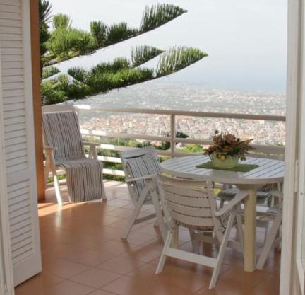Lomarchi Holiday Home