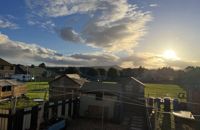 Lomond View Apartment - sleeps 4 guests in 2 bedrooms