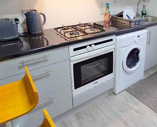 London Apartment, Central line