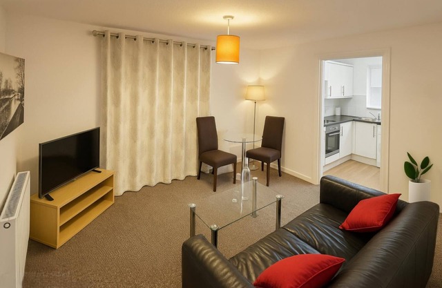 London Bow Apartment - Spacious 4 Bedrooms