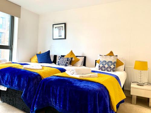 London Excel 2 Bedrooms 2 Bath, Parking, Supper Wifi, Dockland, O2 Arena, Cable Car