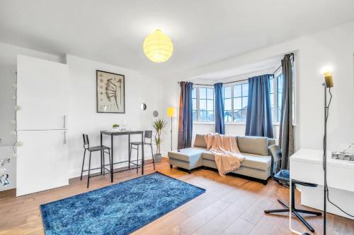 London Family Base - Parking, 10 Min Tube, 30min to Wembley, Coldplay, London Fashion Week