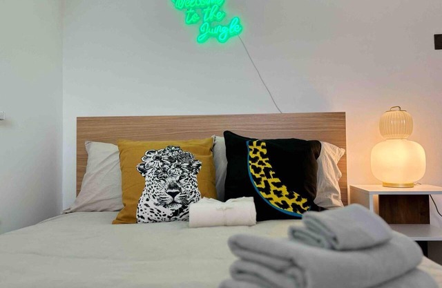London Flat Next to Central Line Tube Station