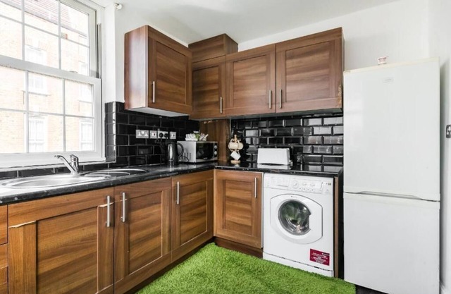 London Homes - Aldgate Flats
