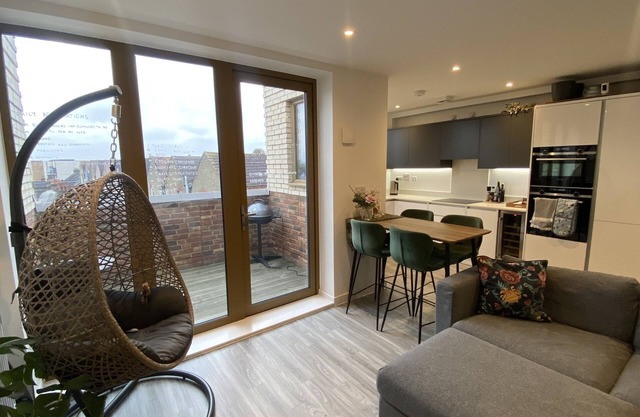 London Luxe: Stylish studio