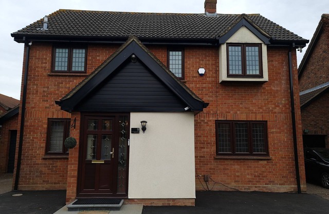 London Luxury 6 Bedroom Large House with 3 Bathrooms Free Parking Close to Tube