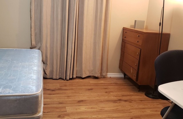 LONDON ONTARIO no more than 2 persons in a room and minimum $100 x 2 days=$200
