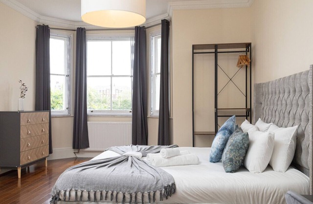 London/Putney amazing apartment with River Thames view/parking