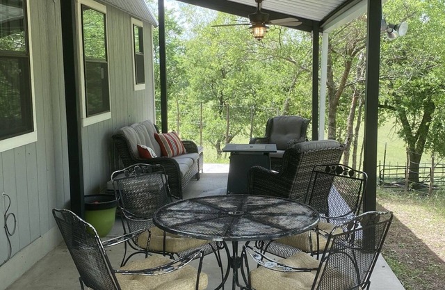 Lone Pine Cabin - Weatherford, Texas