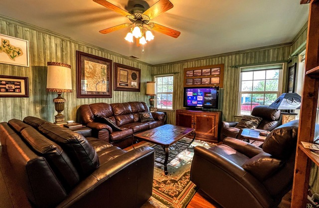 Lone Star House - West Texas Charmer - 3 bedrooms; 4 beds; 2 bathrooms