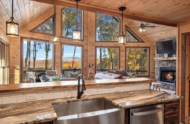 Long Range Mtn Views~3 Kings~4 Fireplaces~Game Rm