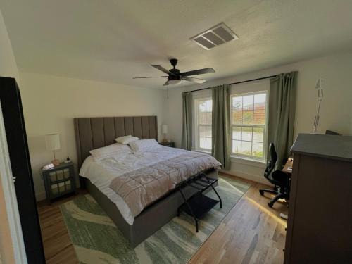 Long Term, Blackout Curtain, 2 Monitor, King Bed Room in 2 BR Home