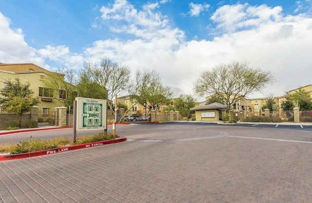 Long Term Gem in the North Phoenix Desert, near ample amenities