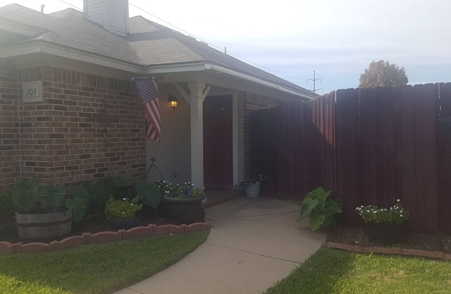 Long-term in Grapevine close to everything