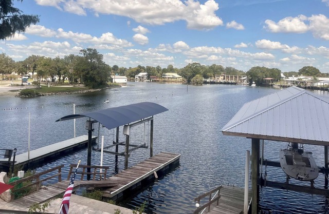 Long Term Rental 3 bedroom 3 full bath right on Hunters Spring Boat slip incl
