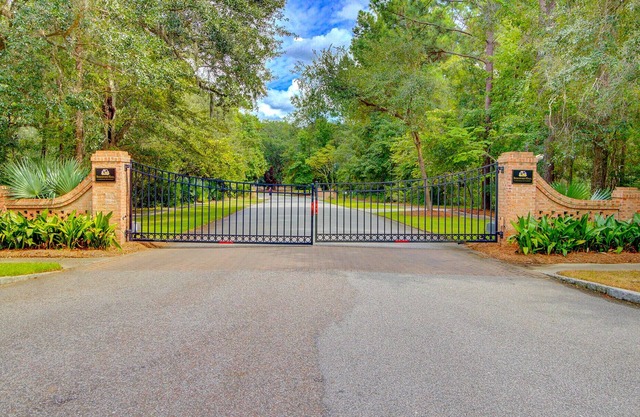 Long Term stay in 4-bedroom house in charming Charleston, SC. Ideal for families