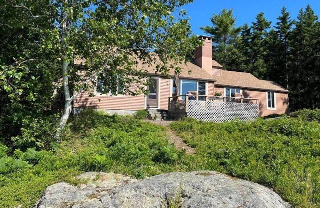 Long View Cottage - 3 bedrooms in East Blue Hill