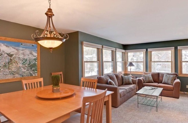 Longbranch 201 Condo with Pool & Hot Tub