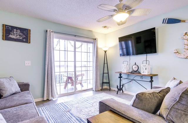 Longs Condo w/ Golf Course Access ~ 6 Mi to Beach!